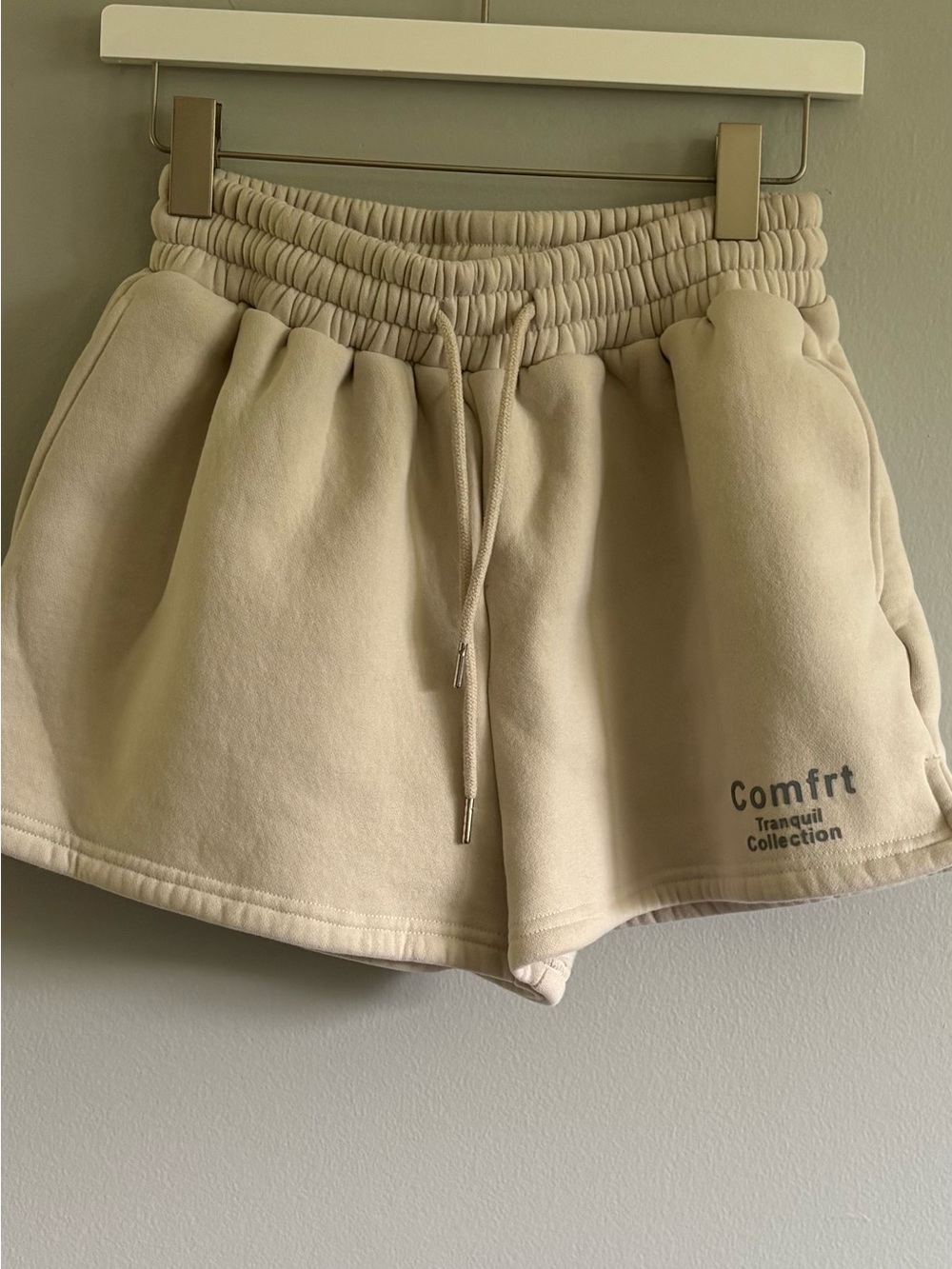 Comfrt Tranquil Collection Neutral Sweat Shorts Size Medium